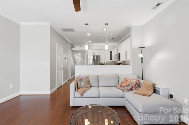 312 Park Square Place, Matthews, NC 28105