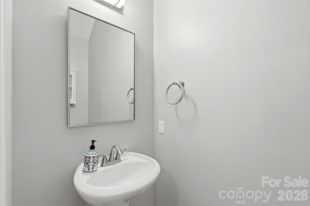 312 Park Square Place, Matthews, NC 28105