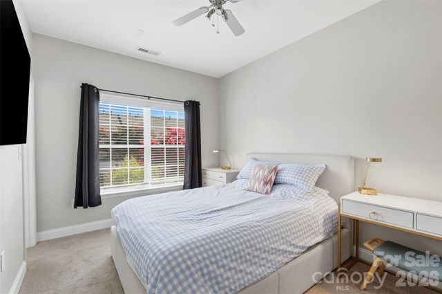 312 Park Square Place, Matthews, NC 28105