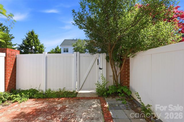 312 Park Square Place, Matthews, NC 28105