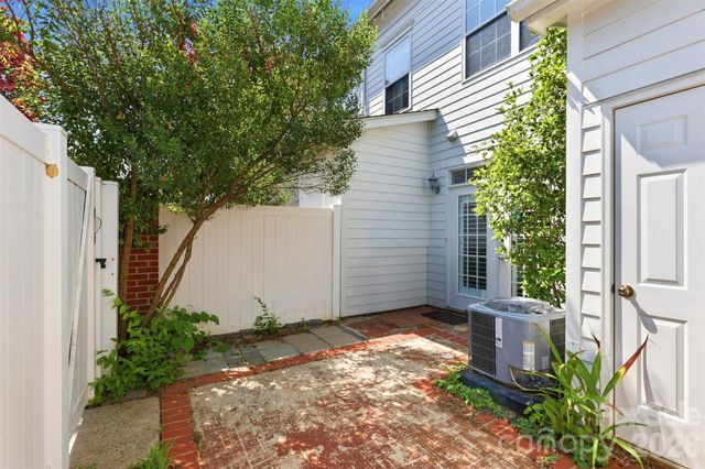 312 Park Square Place, Matthews, NC 28105