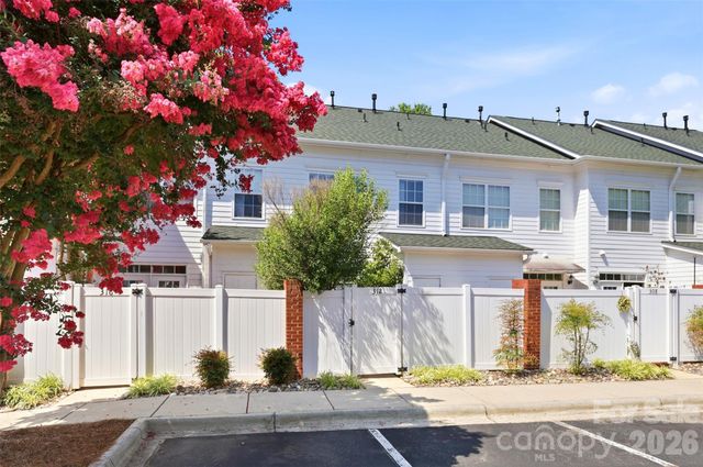 312 Park Square Place, Matthews, NC 28105