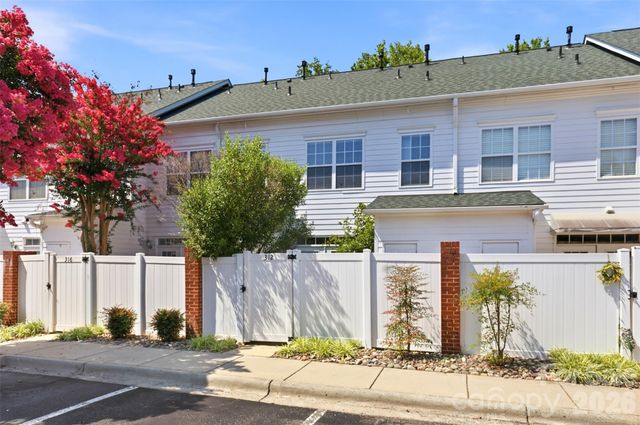 312 Park Square Place, Matthews, NC 28105