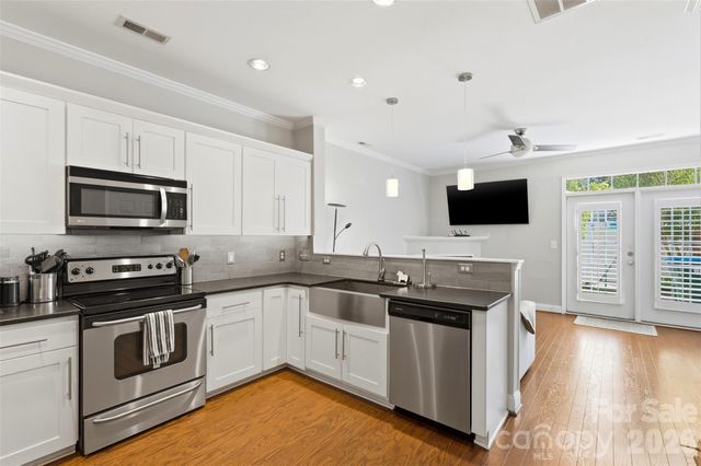 312 Park Square Place, Matthews, NC 28105