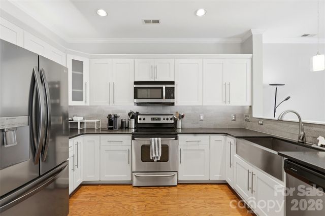 312 Park Square Place, Matthews, NC 28105