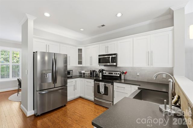 312 Park Square Place, Matthews, NC 28105