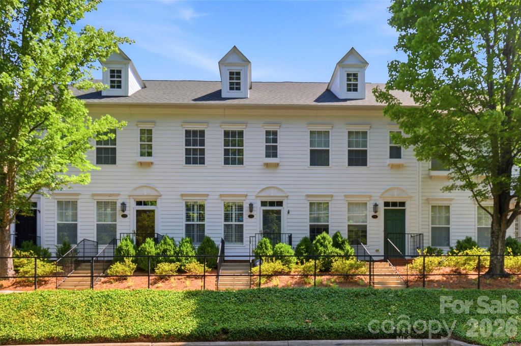 312 Park Square Place, Matthews, NC 28105