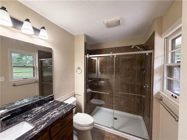 4321 NW Briarcliff Lane, Kansas City, MO 64116