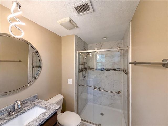 4321 NW Briarcliff Lane, Kansas City, MO 64116