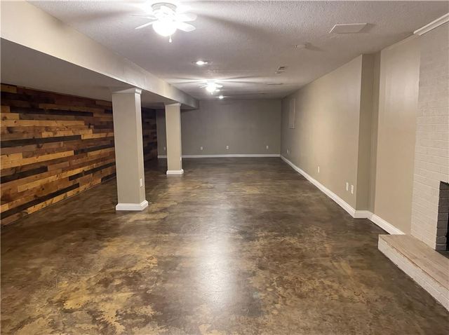 4321 NW Briarcliff Lane, Kansas City, MO 64116
