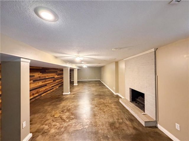 4321 NW Briarcliff Lane, Kansas City, MO 64116