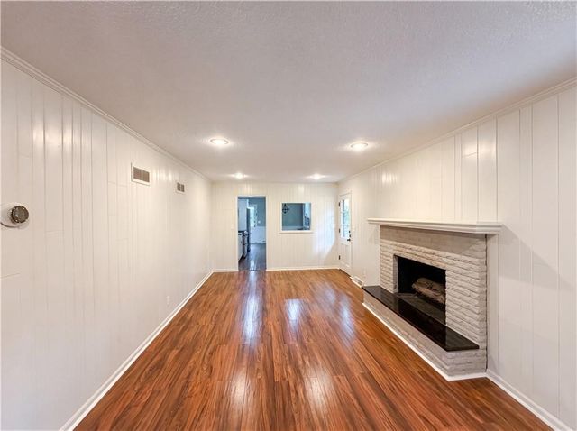 4321 NW Briarcliff Lane, Kansas City, MO 64116