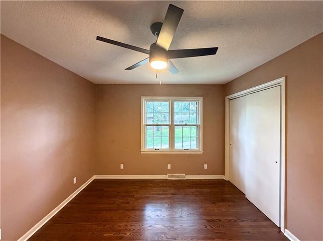 4321 NW Briarcliff Lane, Kansas City, MO 64116
