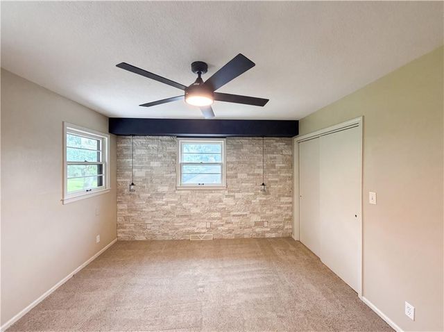 4321 NW Briarcliff Lane, Kansas City, MO 64116