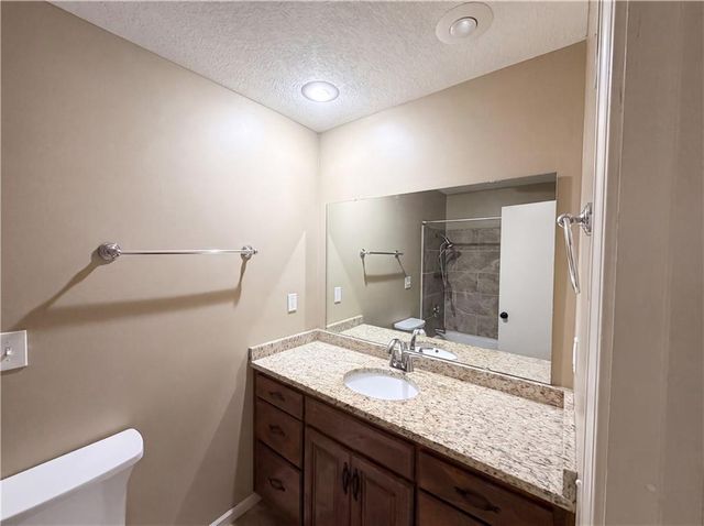 4321 NW Briarcliff Lane, Kansas City, MO 64116