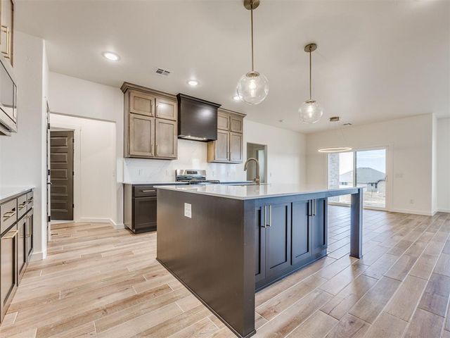 257 Sage Brush Way, Edmond, OK 73025