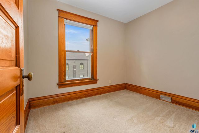 618 S Dakota Ave, Sioux Falls, SD 57104