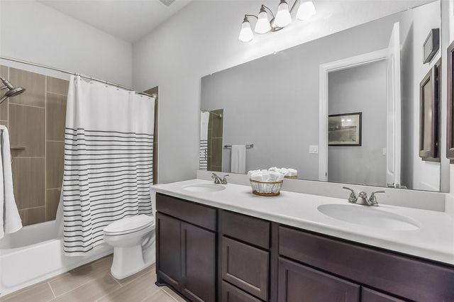 13611 Mystic Park Court, Pearland, TX 77584