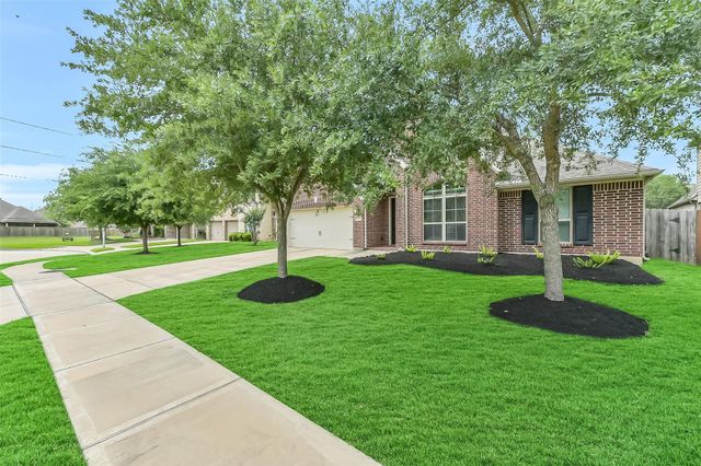13611 Mystic Park Court, Pearland, TX 77584