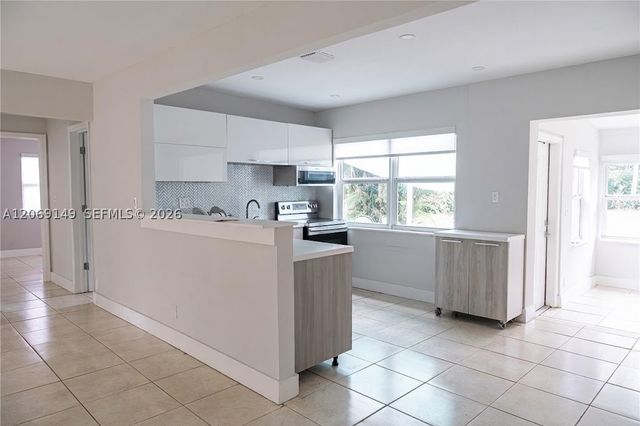 2842 Jackson St, Hollywood, FL 33020