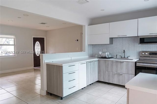 2842 Jackson St, Hollywood, FL 33020