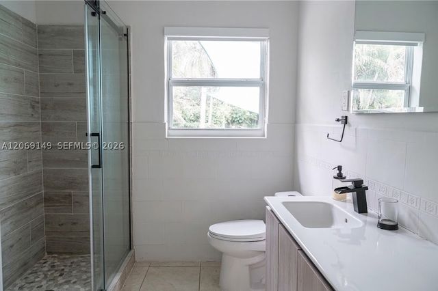 2842 Jackson St, Hollywood, FL 33020
