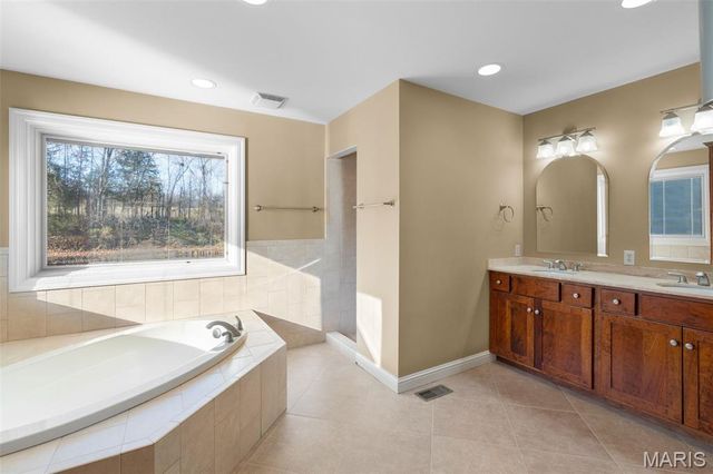 6414 Country Club Road, Washington, MO 63090