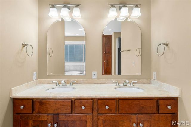 6414 Country Club Road, Washington, MO 63090