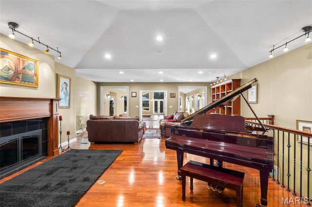 6414 Country Club Road, Washington, MO 63090