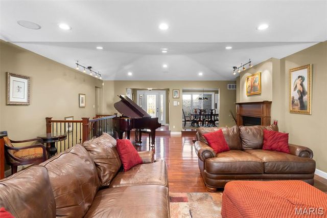 6414 Country Club Road, Washington, MO 63090