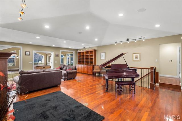 6414 Country Club Road, Washington, MO 63090