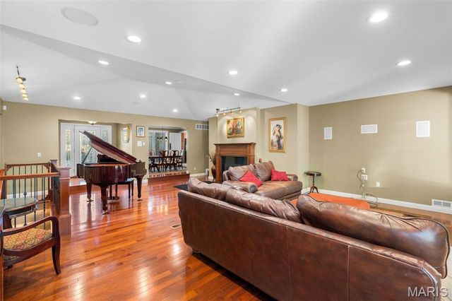 6414 Country Club Road, Washington, MO 63090