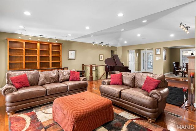 6414 Country Club Road, Washington, MO 63090