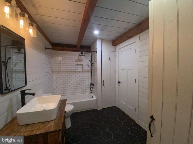 15 DAVIDSON RD, West Chester, PA 19382