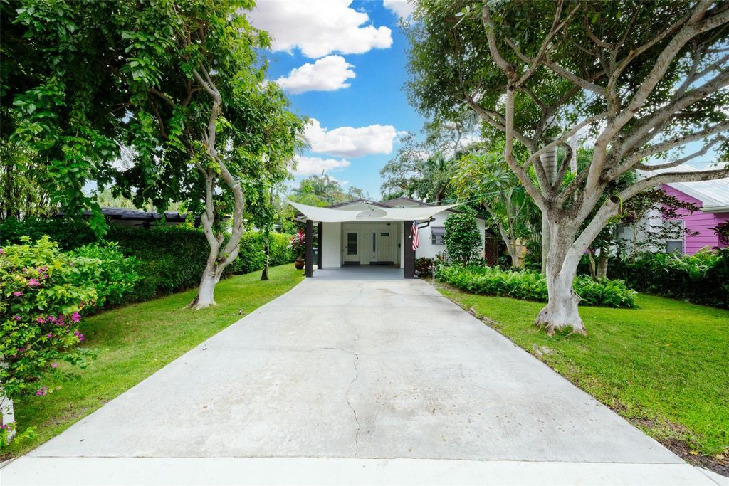 718 N Lakeside Dr, Lake Worth Beach, FL 33460