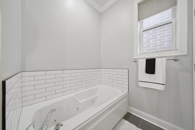 4821 N Damen Avenue 4, Chicago, IL 60625