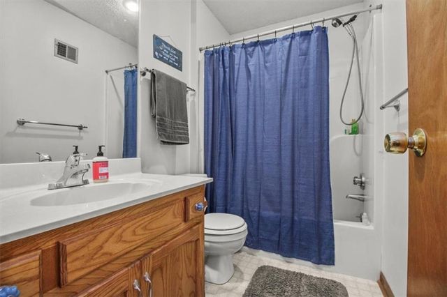 6913 T Gabbert Drive, Pleasant Valley, MO 64068