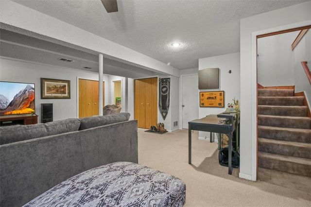 6913 T Gabbert Drive, Pleasant Valley, MO 64068