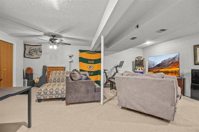 6913 T Gabbert Drive, Pleasant Valley, MO 64068