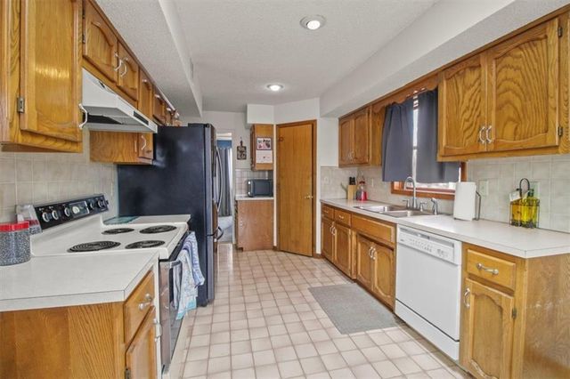 6913 T Gabbert Drive, Pleasant Valley, MO 64068