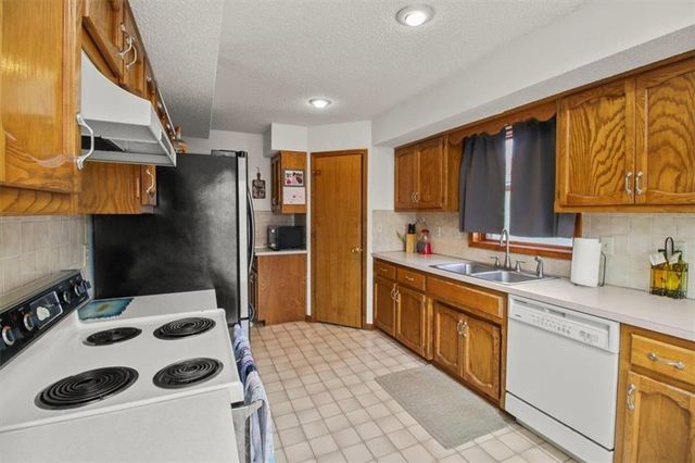 6913 T Gabbert Drive, Pleasant Valley, MO 64068