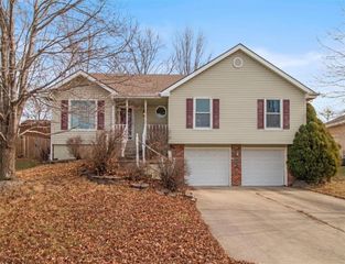 6913 T Gabbert Drive, Pleasant Valley, MO 64068