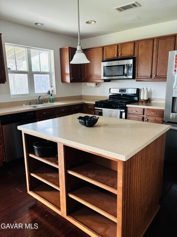 43023 43023 Artesia Court, Lancaster, CA 93535