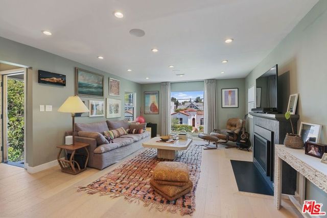 1445 S Stanley Avenue, Los Angeles, CA 90019