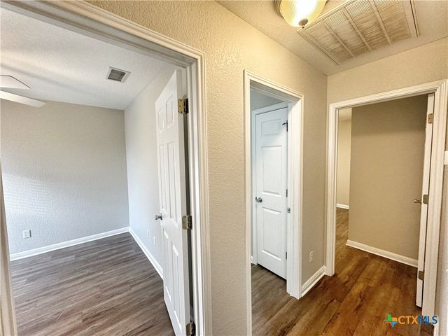 521 Woodlake Drive, Mcqueeney, TX 78123