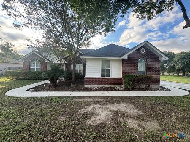521 Woodlake Drive, Mcqueeney, TX 78123