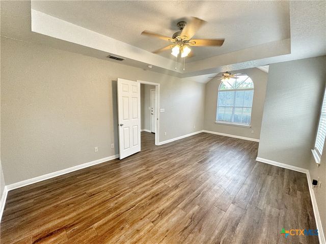 521 Woodlake Drive, Mcqueeney, TX 78123
