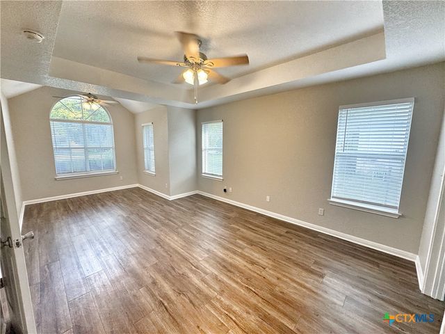 521 Woodlake Drive, Mcqueeney, TX 78123