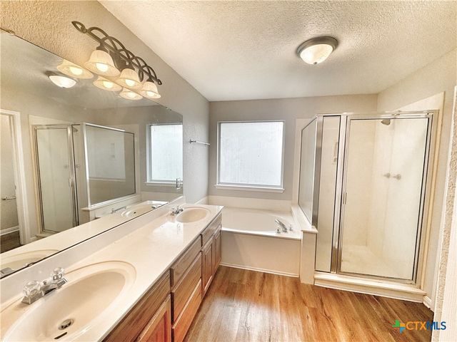 521 Woodlake Drive, Mcqueeney, TX 78123