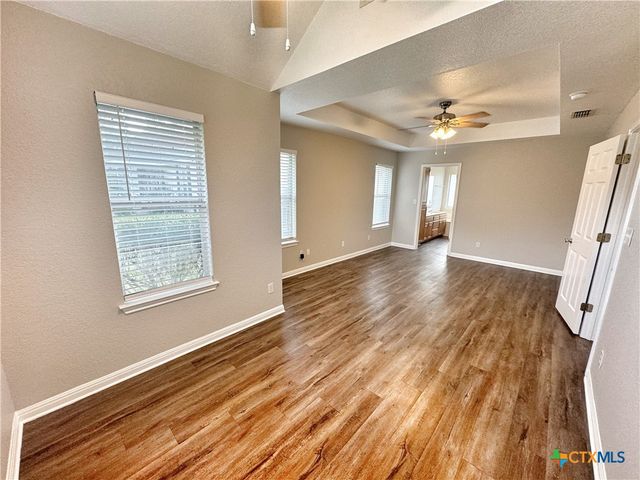 521 Woodlake Drive, Mcqueeney, TX 78123